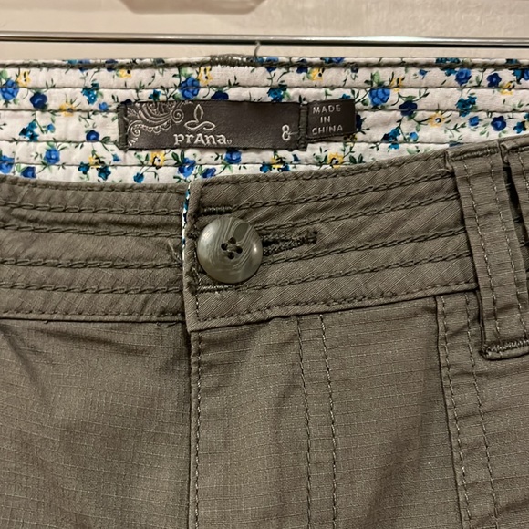 Prana Mari Capri Olive Pant, size 8 - Picture 2 of 4